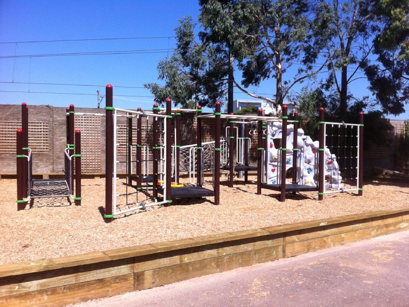 This is a sophisticated rope net climbing structure made up of several interconnected climbing panels, all linked by sturdy monkey bars. It’s part of a custom-designed climbing circuit built for an elementary school in Brisbane, Australia.